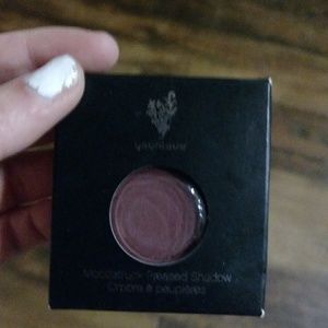 Younique eyeshadow in fervent (maroon color)